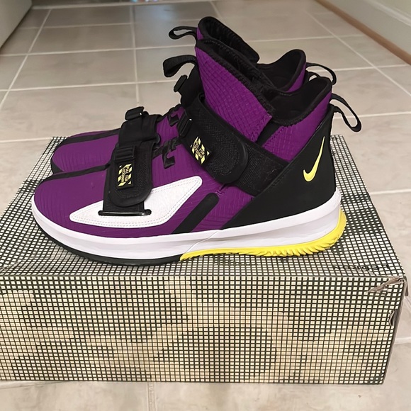 only been worn twice, basically brand new